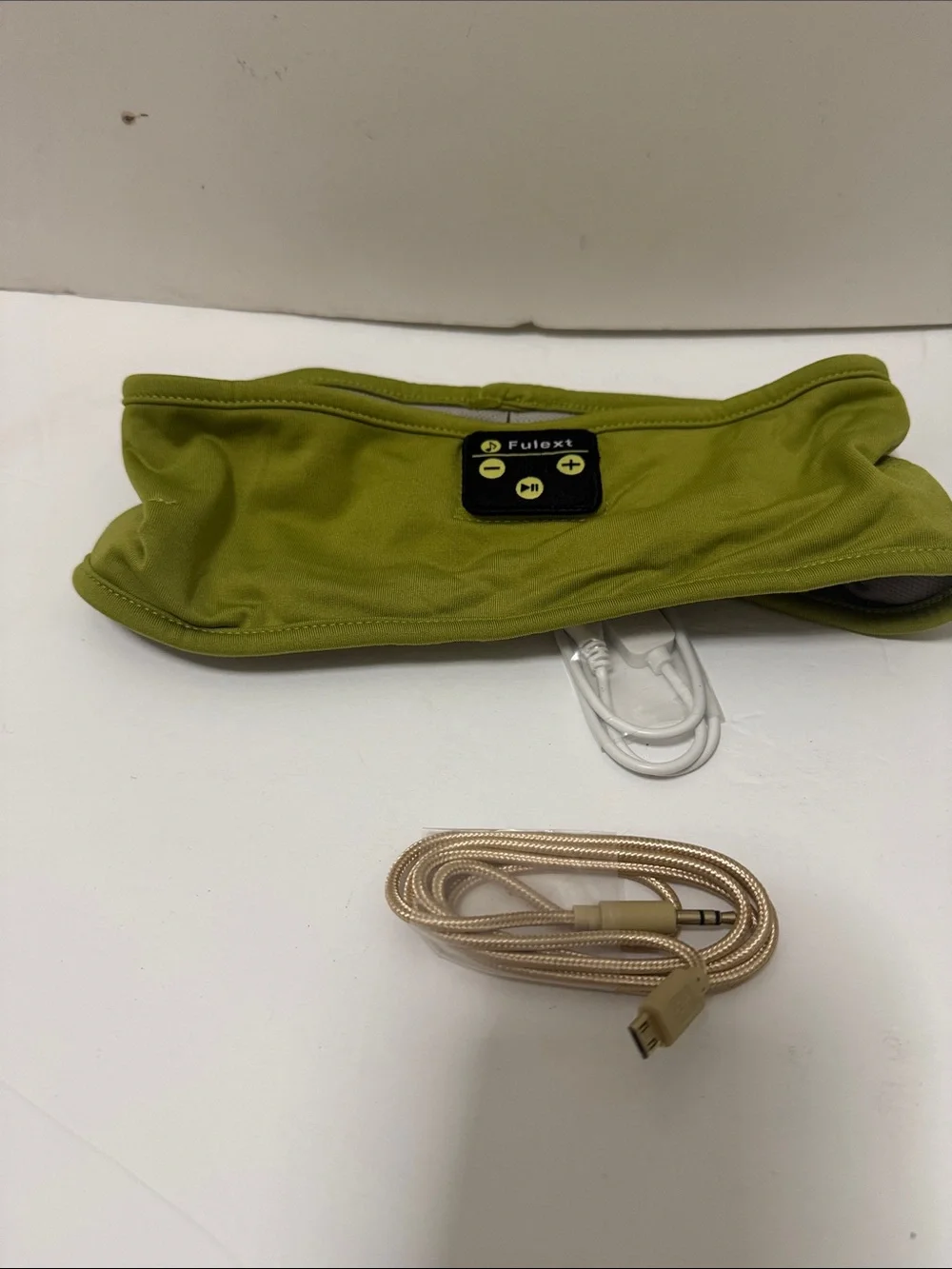 This Fulext sleep headband includes integrated Bluetooth speakers